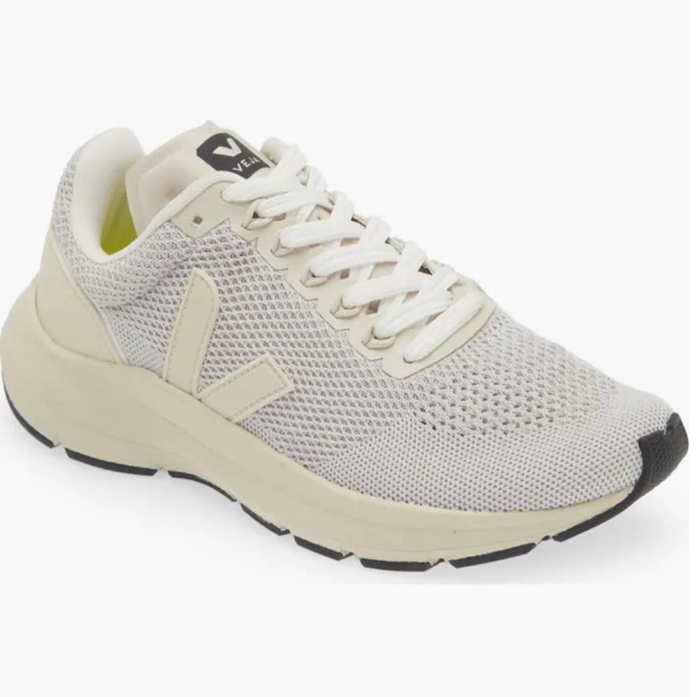 Veja Marlin V-Knit Running Shoe (EUR 39/US 8)